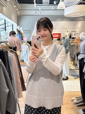 「LOWRYS FARM（ローリーズファーム）のストレッチサテンスカート　 290120（スカート、ブラック系）」を使った、まなみんさん（レディース・164cm）の春コーディネート