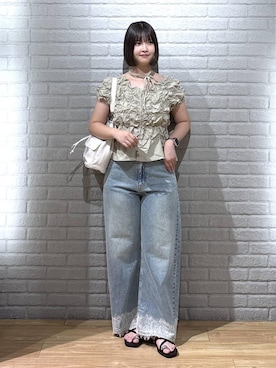 「LOWRYS FARM（ローリーズファーム）のシャーリングブラウスフレンチスリーブ　1046442（シャツ/ブラウス、ベージュ系）」を使った、まなみんさん（レディース・164cm）の夏コーディネート