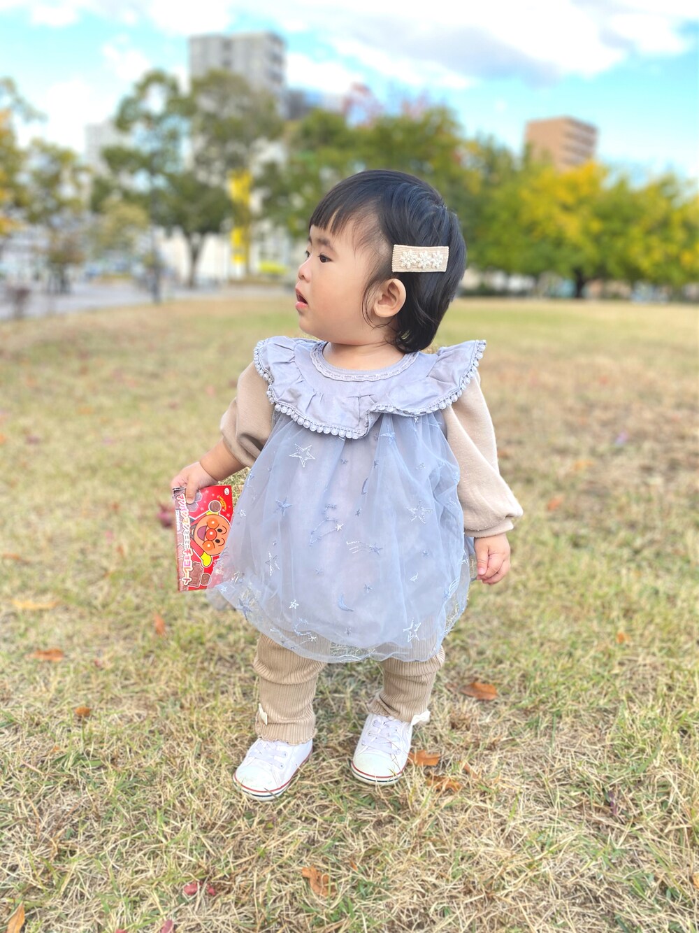 「フリル、しまむら、ロンパース、プチプラ、キッズコーデ、秋冬コーデ、おんなのこ」｜「しまむらのアイテム（ロンパース、ブルー系）」を使った、yuyuさん（キッズ・70cm）の秋コーディネートの1枚目の写真