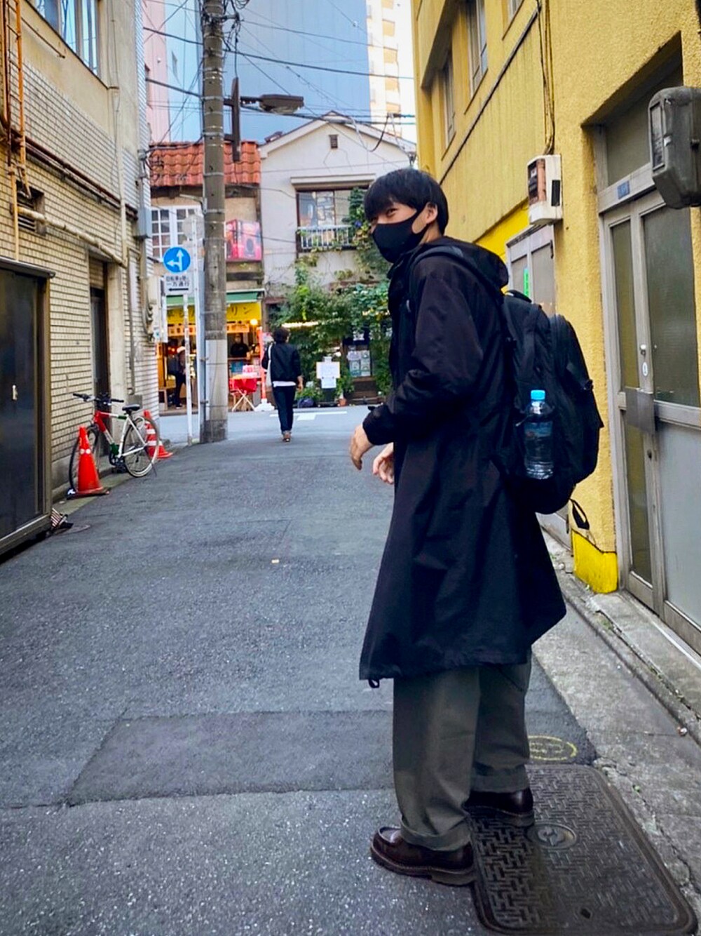 「シンプルコーデ、おしゃれさんと繋がりたい、ootd、Paraboot、カジュアル、dead stock、古着MIX、コート、きれいめカジュアル、浅草、革靴」｜「SUPERTHANKSの【SUPERTHANKS/スーパーサンクス】 オーバーモッズコート （モッズコート、ブラック系）」を使った、たなしよーさん（メンズ・177cm）の冬コーディネートの1枚目の写真