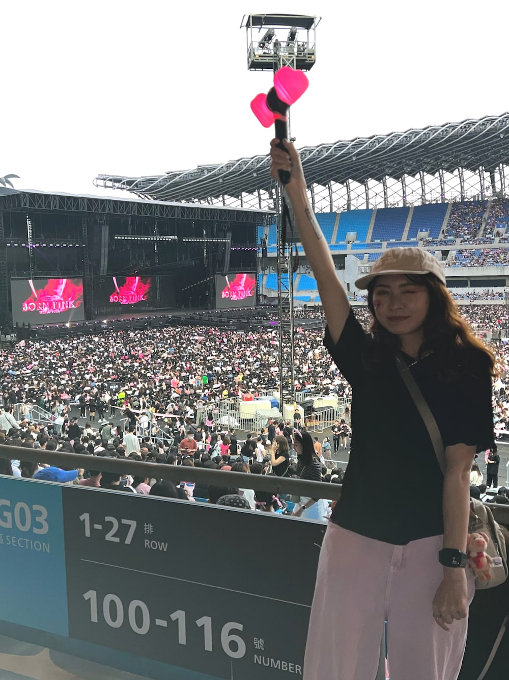 「blackpink、bornpink」｜「Appleのアイテム（腕時計、グリーン系）」を使った、Hsuanさん（レディース・157cm）の春コーディネートの1枚目の写真