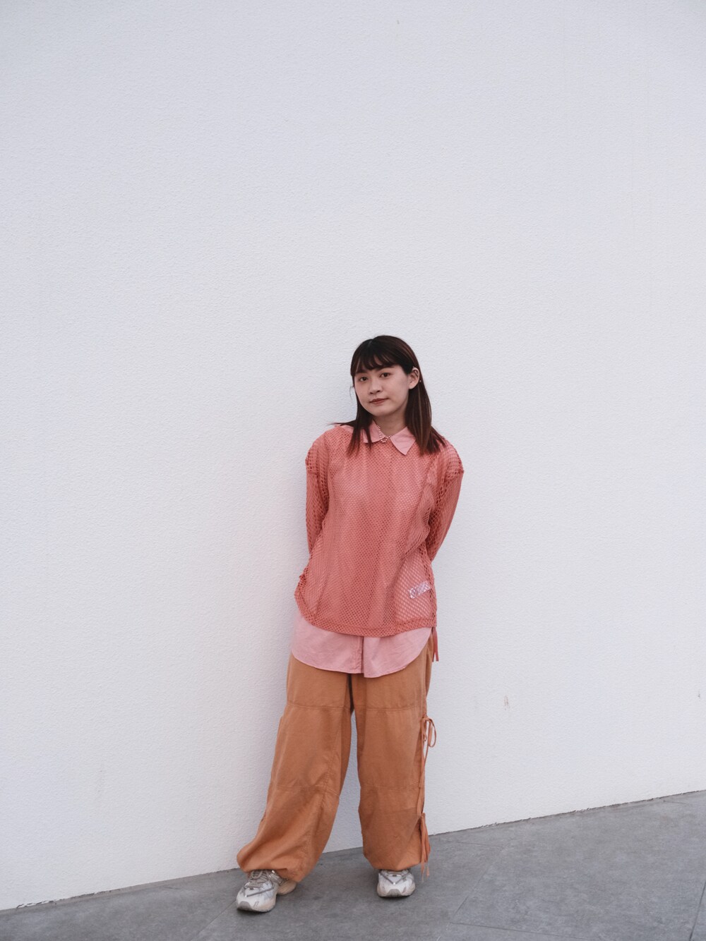 「UNIQLO、moussy、niko and ...、asics、BEAMS」｜「niko and...のアイテム（チノパンツ、オレンジ系）」を使った、Hsuanさん（レディース・157cm）の春コーディネートの1枚目の写真
