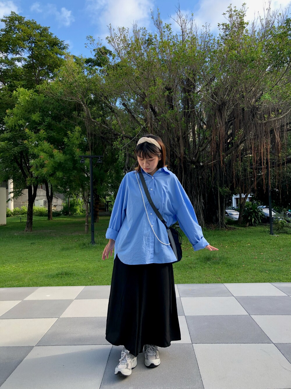 「臺南美術館2館」｜「plain-meのアイテム（ドラムバッグ、ブルー系）」を使った、Hsuanさん（レディース・157cm）の春コーディネートの1枚目の写真