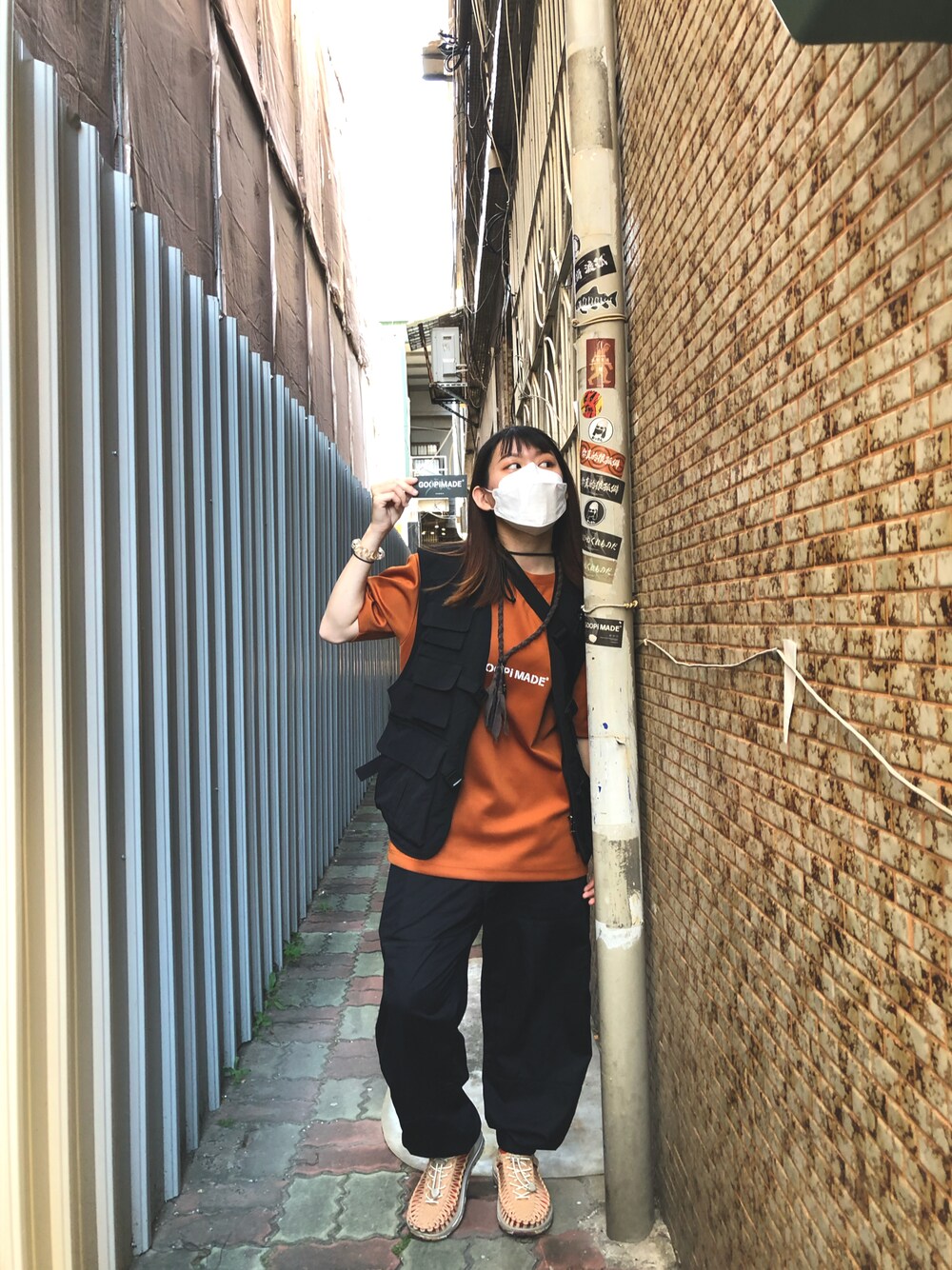「孤僻」｜「GoopiMadeのアイテム（Tシャツ/カットソー、オレンジ系）」を使った、Hsuanさん（レディース・157cm）の春コーディネートの1枚目の写真