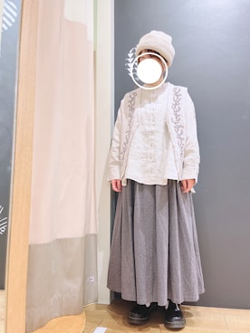 ﾓ ﾓ ｺさんの「花柄刺繍ニットベスト」を使ったコーディネート