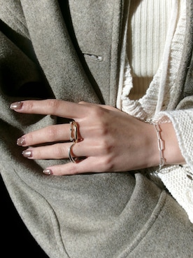 「アイテム（ブレスレット）」を使った、mikiさん（レディース・158cm）の冬コーディネート