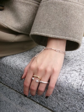 「アイテム（ブレスレット）」を使った、mikiさん（レディース・158cm）の秋コーディネート