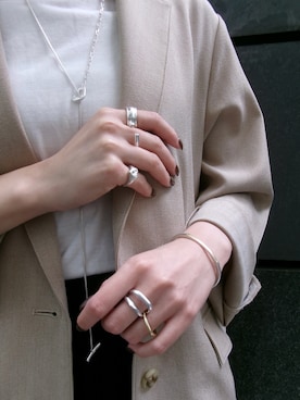 「アイテム（ブレスレット）」を使った、mikiさん（レディース・158cm）の秋コーディネート