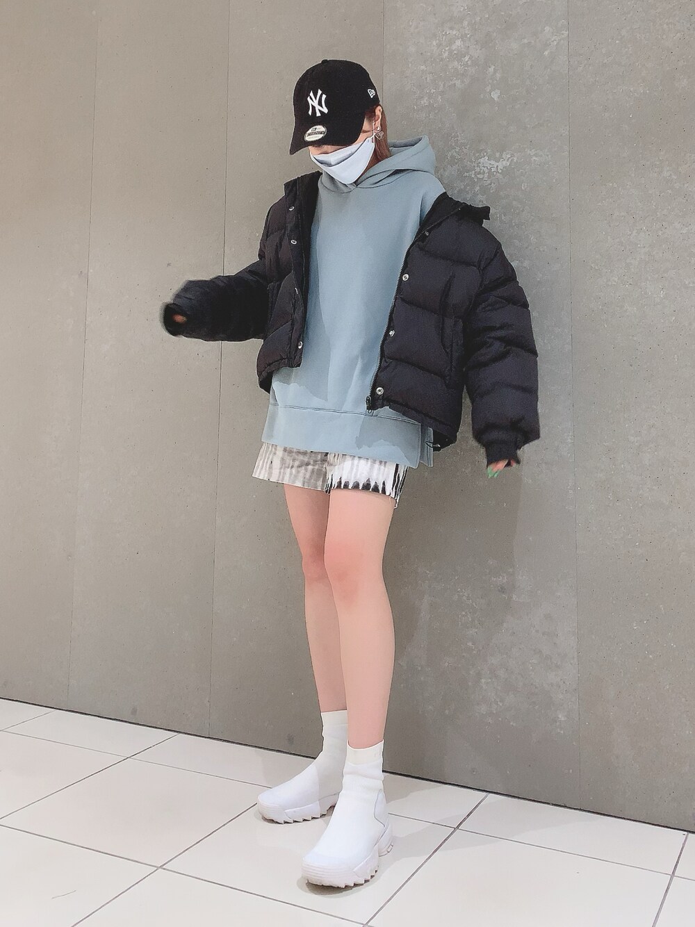 「春服みてみて、カジュアルコーデ、シンプルコーデ、パンツスタイル、ootd、パーカー」｜「jouetieのアイテム（ジャケット/アウター、ブラック系）」を使った、Otsuguさん（レディース・159cm）の春コーディネートの1枚目の写真