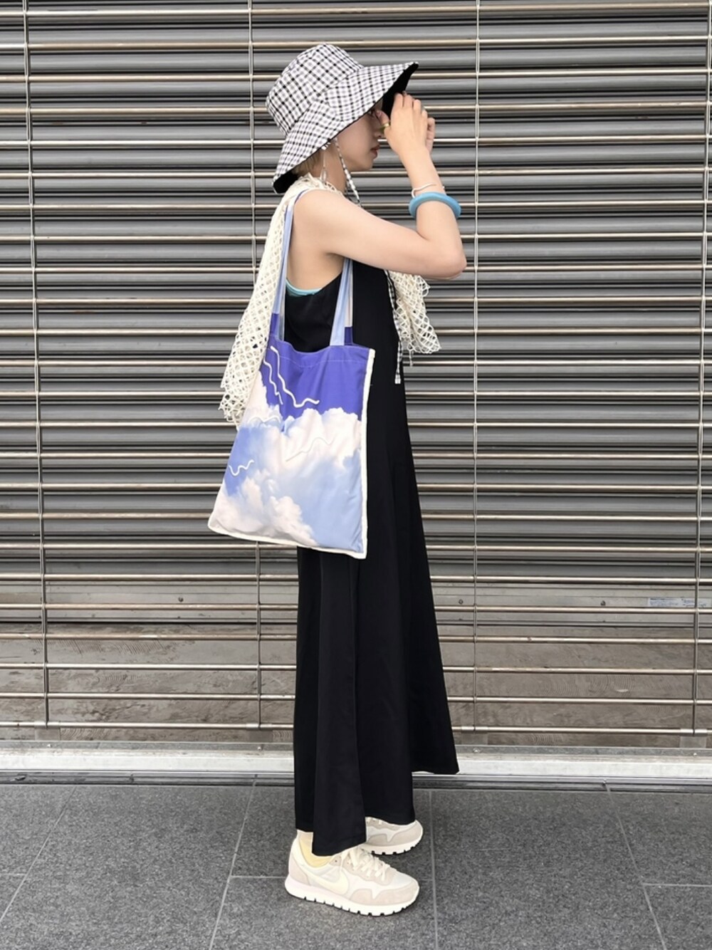 「大人カジュアル、春服コーデ、シンプルコーデ、休日コーデ、今日のコーデ、カジュアルコーデ、プチプラ、ゆったりコーデ」｜「CasseliniのCasselini(キャセリーニ)フォトトート（トートバッグ、ホワイト系）」を使った、Otsuguさん（レディース・158cm）の春コーディネートの1枚目の写真
