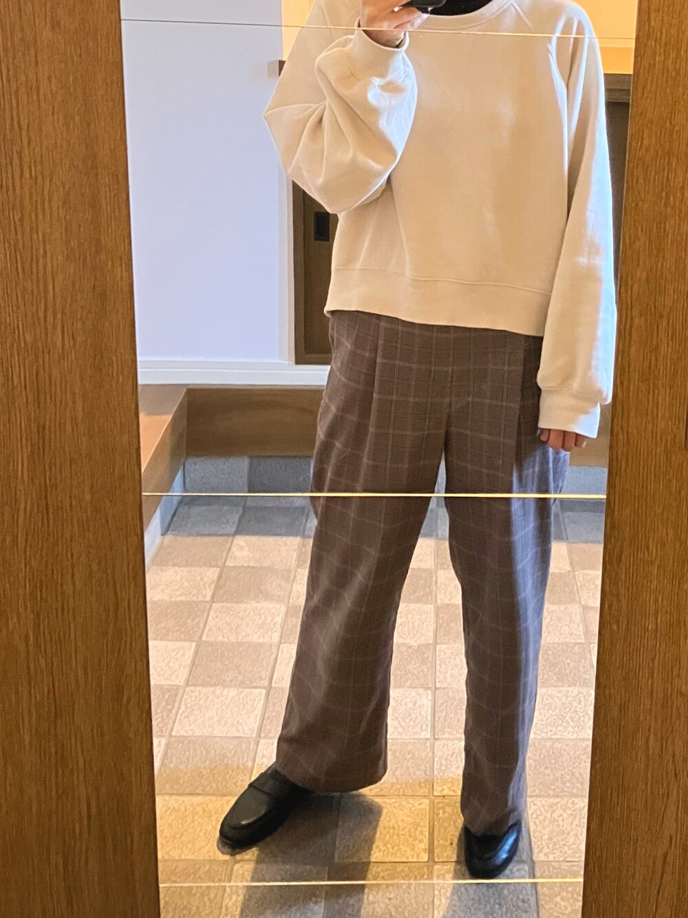 「休日コーデ、冬服、シンプル、低身長コーデ」｜「GLOBAL WORKのアイテム（パンツ、ブラウン系）」を使った、みれさん（レディース・155cm）の冬コーディネートの1枚目の写真