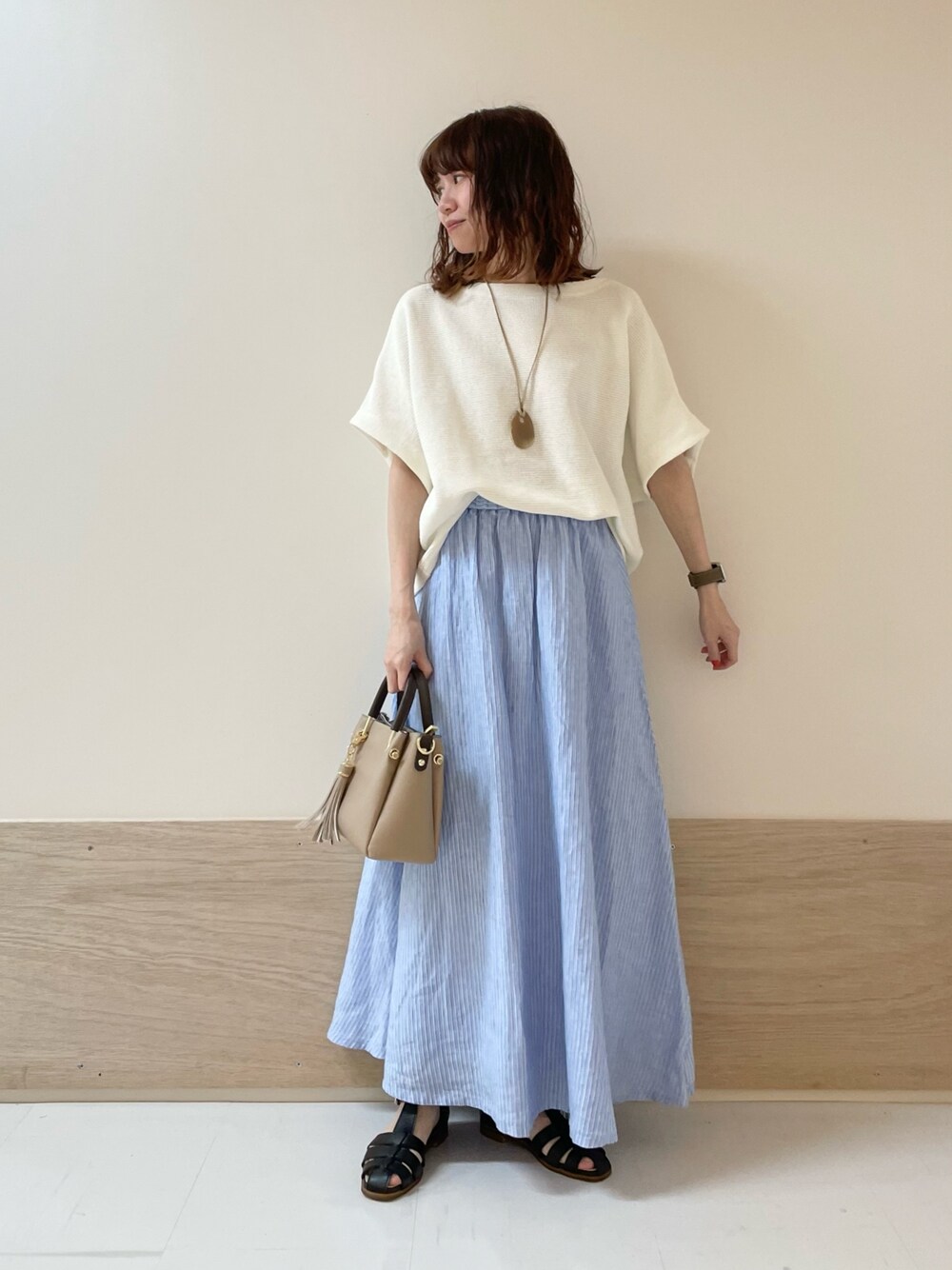 「URBAN RESEARCH DOORS、URBAN RESEARCH DOORS WOMENS、アーバンリサーチドアーズ、リネンスカート、ロングスカート、ブルー、ブルーストライプ、春夏コーデ、お出かけコーデ、休日スタイル、夏コーデ、低身長コーデ、骨格ストレート、シンプルコーデ、きれいめカジュアル」｜「FORK&SPOONのFORK&SPOON　フレンチリネンスカート（スカート、その他）」を使った、ホンダ マユさん（レディース・152cm）の春コーディネートの1枚目の写真