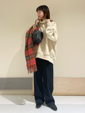 「152cm」｜「アイテム（スウェット）」を使った、ホンダ マユさん（レディース・152cm）の秋コーディネート