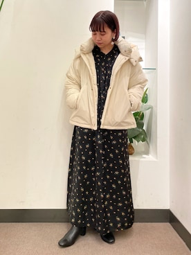「フラワープリント」｜「アイテム（ダウンジャケット/コート）」を使った、ホンダ マユさん（レディース・152cm）の秋コーディネート
