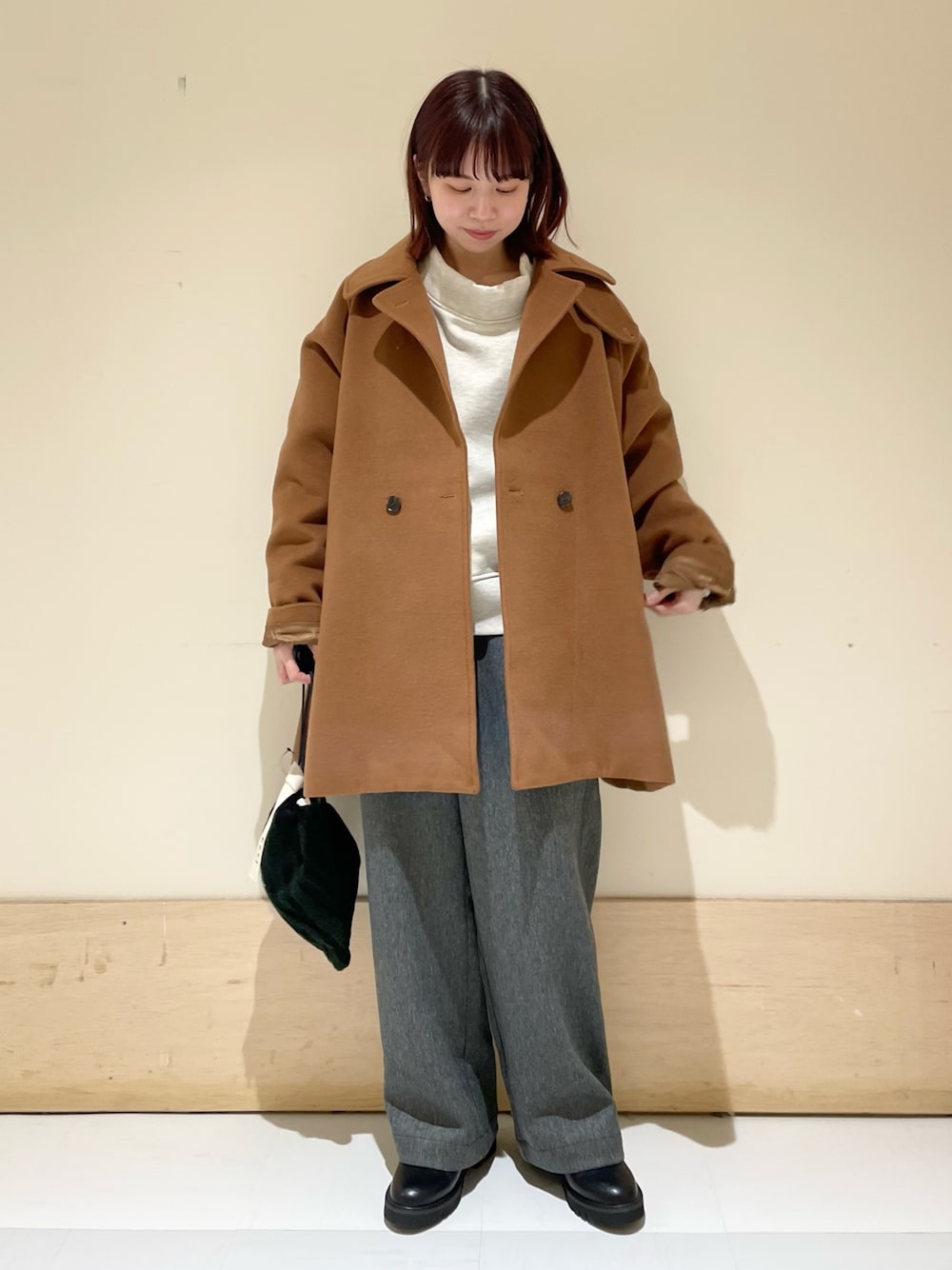 URTECH』ミドル丈コートを使った人気ファッションコーディネート