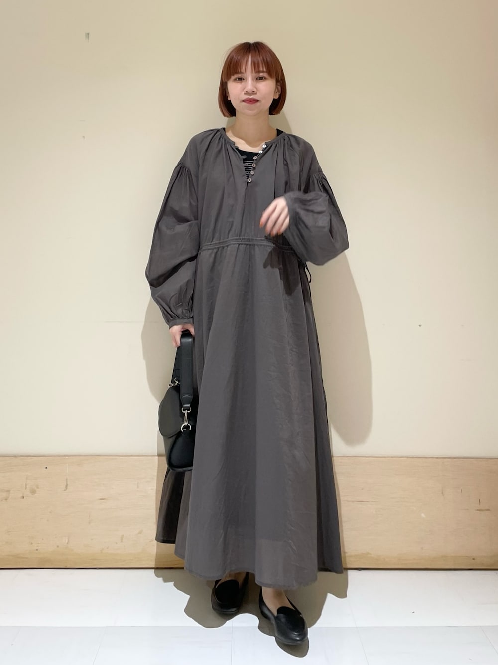 「URBAN RESEARCH DOORS、URBAN RESEARCH DOORS WOMENS、アーバンリサーチドアーズ、ワンピース、シンプルコーデ、シンプル、モノトーン、ビッグシルエット、休日スタイル、ボーダー、キレイめカジュアル、初夏コーデ、春夏コーデ、低身長、低身長コーデ」｜「FORK&SPOONのFORK&SPOON　丸胴タンクトップ（タンクトップ、ホワイト系）」を使った、ホンダ マユさん（レディース・152cm）の春コーディネートの1枚目の写真