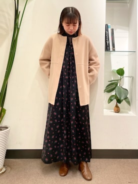 「フラワープリント」｜「アイテム（ノーカラージャケット）」を使った、ホンダ マユさん（レディース・152cm）の秋コーディネート