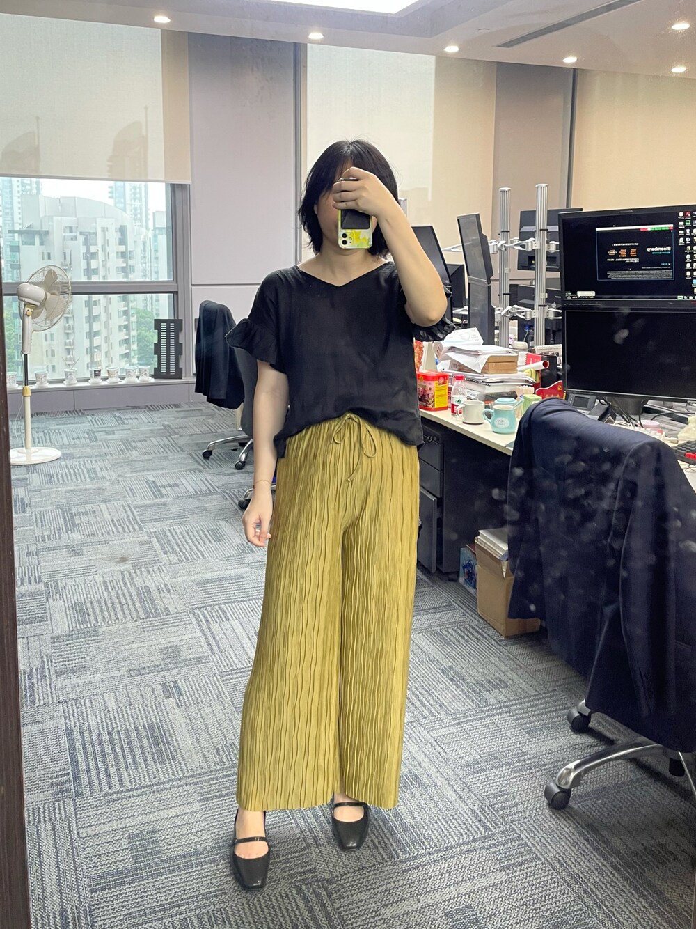「coca（coca）のアイテム（チノパンツ、ゴールド系）」を使った、shizukaさん（レディース・169cm）の秋コーディネートの1枚目の写真