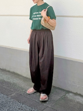 「SLOBE IENA（スローブイエナ）のアソートグラフィックロゴTEE（Tシャツ/カットソー、グリーン系）」を使った、𝚝𝚘𝚞.𝚊さん（レディース・152cm）の夏コーディネート