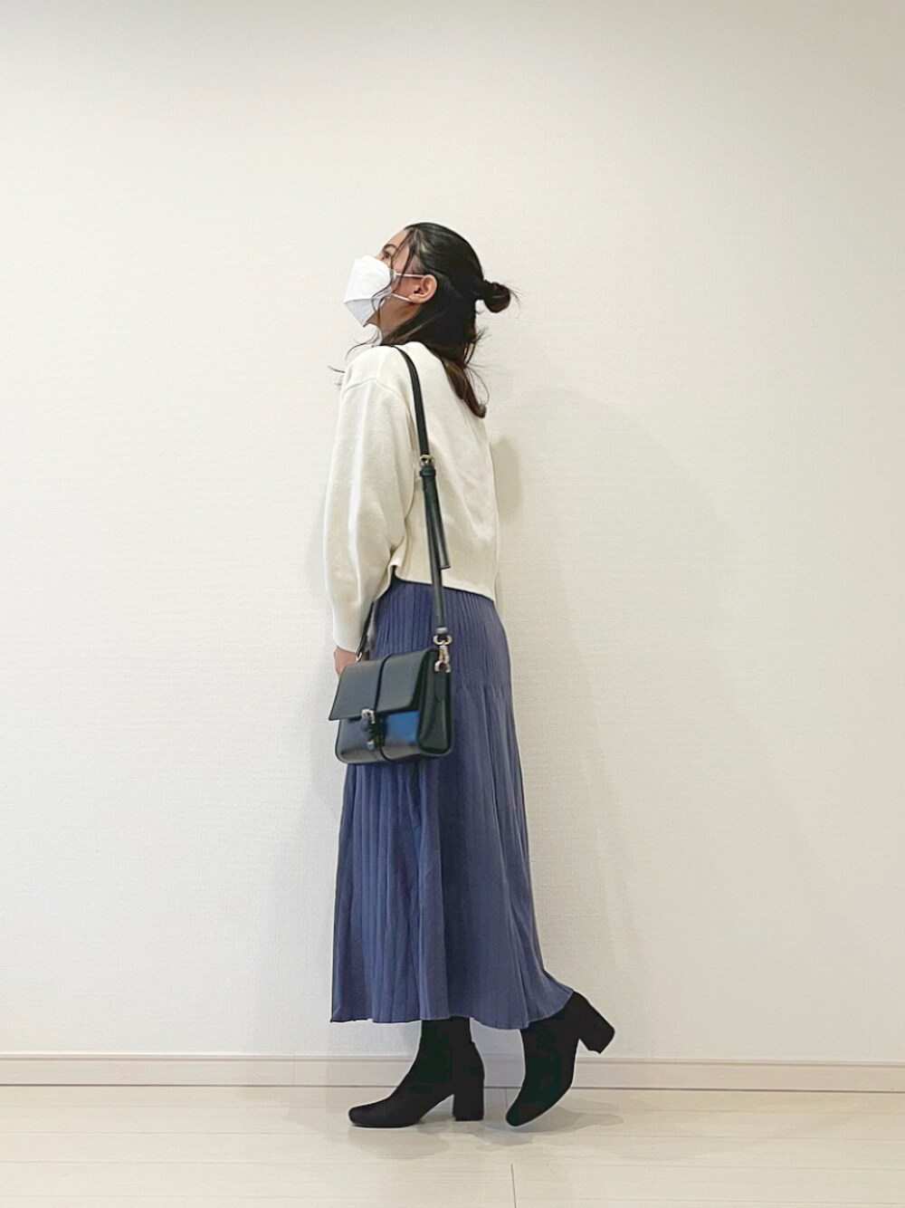 「オトナカワイイ、低身長コーデ、シンプル、ワンピース、ootd、ショルダーバッグ、ニットカーディガン」｜「SNIDELのアイテム（ジャケット/アウター、ホワイト系）」を使った、yuri*さん（レディース・152cm）の春コーディネートの1枚目の写真