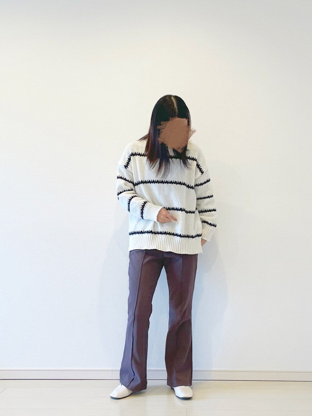 「ootd、パンツスタイル、低身長、GRL、GU、ボーダーニット、フレアパンツ、お洒落さんとつながりたい」｜「chocomeeのラインボーダーニット（ニット/セーター、ホワイト系）」を使った、yuri*さん（レディース・152cm）の冬コーディネートの1枚目の写真