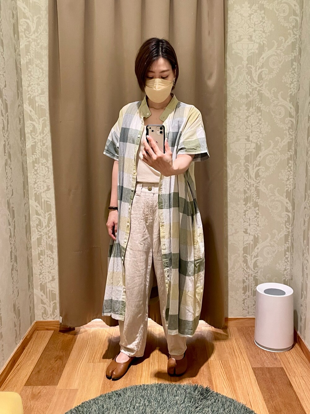 「カジュアルコーデ、着回しコーデ、低身長、チェック、バルーンパンツ、タビシューズ、sunvalley、Cafetty」｜「SUN VALLEYのアイテム（シャツワンピース、グリーン系）」を使った、真 花さん（レディース・151cm）の夏コーディネートの1枚目の写真