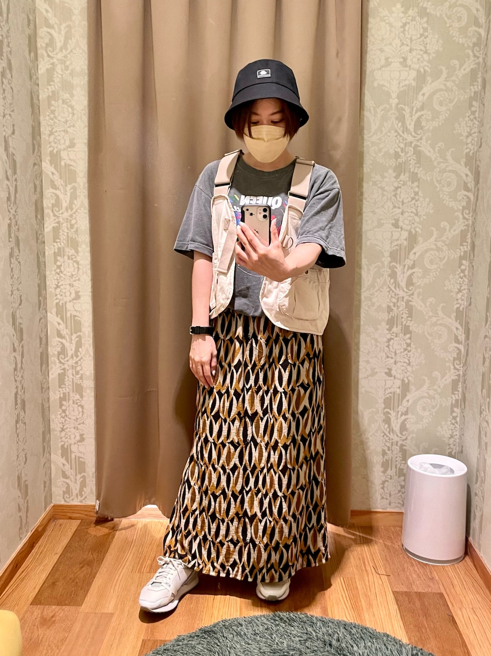 「カジュアルコーデ、低身長コーデ、プーマ、パケットハット、ベスト×Tシャツ、ハンティングベスト、厚底スニーカー」｜「SCANDINAVIAN FORESTのスカンジナビアンフォレスト バケットハット（ハット、ブラック系）」を使った、真 花さん（レディース・151cm）の夏コーディネートの1枚目の写真