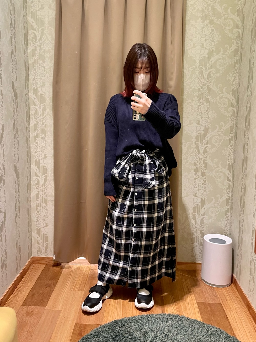 「楽チンコーデ、スニーカー、低身長コーデ、プチプラコーデ」｜「a.mのアイテム（ニット/セーター、パープル系）」を使った、真 花さん（レディース・151cm）の冬コーディネートの1枚目の写真