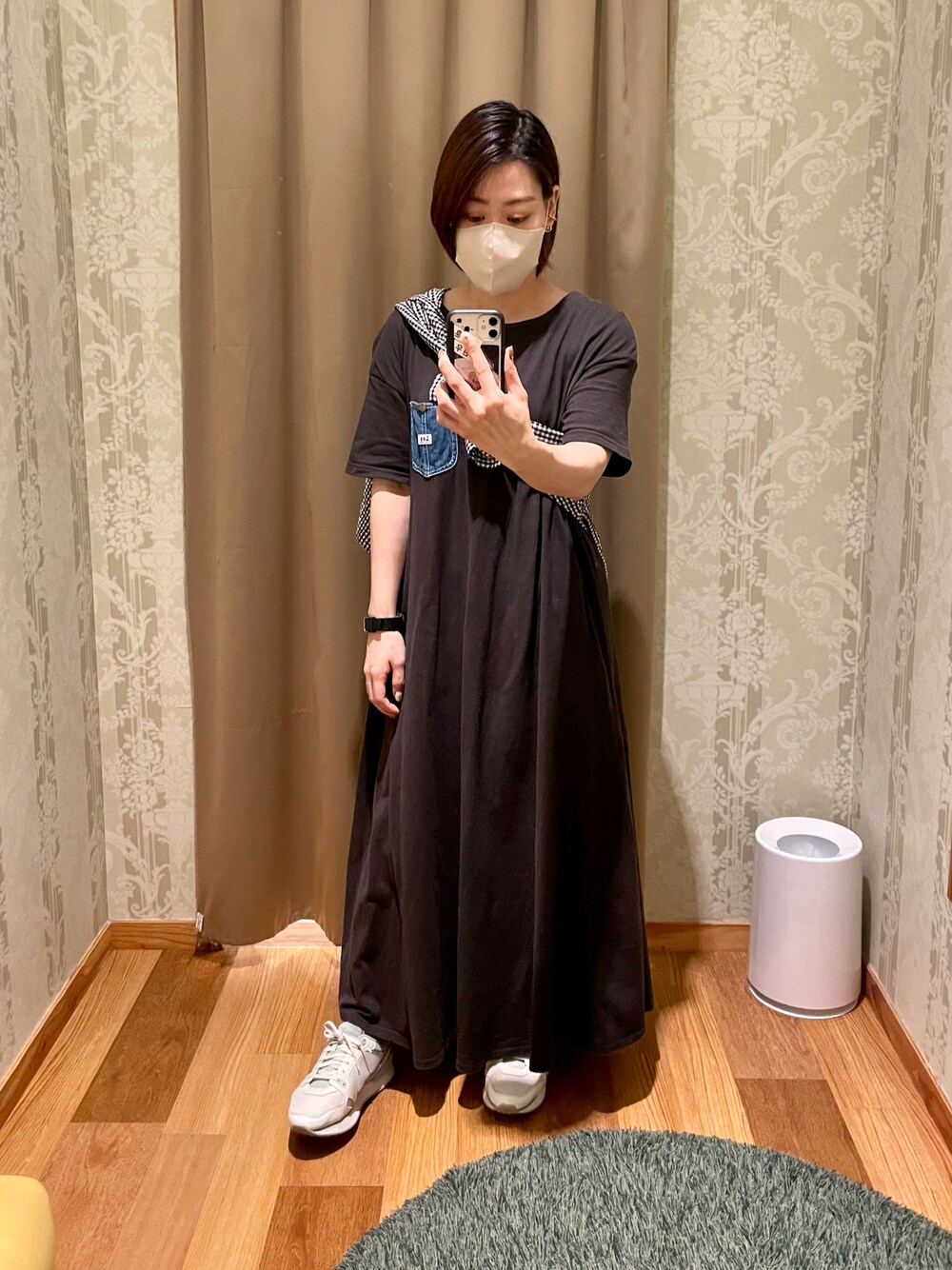 「カジュアルコーデ、低身長女子、スニーカー、たすき掛け、ワンピース、ワンピース×スニーカー」｜「PUMAのPUMA プーマ マイル ライダー サニー ゲートウェイ ウィメンズ スニーカー（スニーカー、グレー系）」を使った、真 花さん（レディース・151cm）の夏コーディネートの1枚目の写真