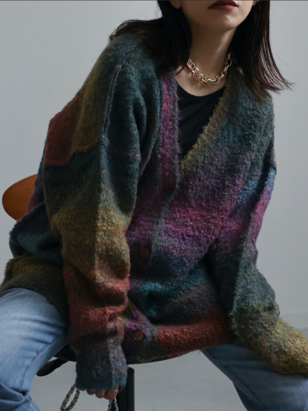 「大人カジュアル、秋コーデ、シンプル、カジュアル、骨格ウェーブ、ラクチンコーデ、大人女子、秋のコーデ、秋服準備はじめました、ワンピーススタイル、レイヤードスタイル、いいね、save、フォローお願いします🤑、apretro_official、apretro2022AW、ZOZOTOWN掲載」｜「ap retroの2022/AW グラデーションオーバーVネックカーディガン / マーブルカラーカーディガン 前後2WAY着用可能（カーディガン/ボレロ、その他）」を使った、ap retroさん（レディース・156cm）の秋コーディネートの1枚目の写真