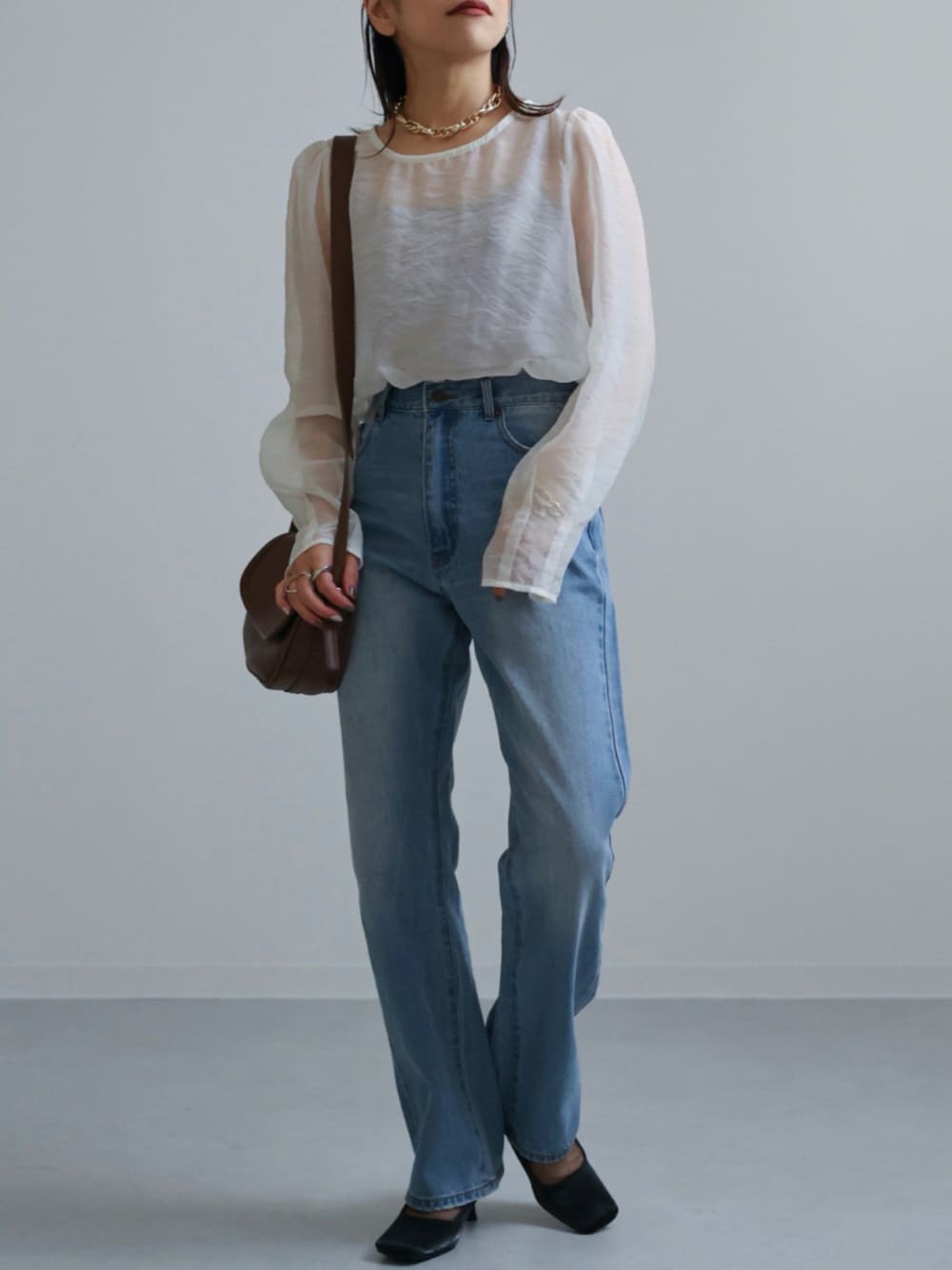 「オトナカジュアル、秋服準備はじめました、秋のコーデ、オトナカワイイ、大人コーデ、秋服コーデ、ootd、きれいめカジュアル、お出かけコーデ、キレイめ、秋冬コーデ、パンツスタイル、apretro_official、apretro2022AW、ZOZOTOWN掲載」｜「ap retroの【apretro】美脚パンツ セミフレアストレートデニムPT（デニムパンツ、ブルー系）」を使った、ap retroさん（レディース・156cm）の秋コーディネートの1枚目の写真