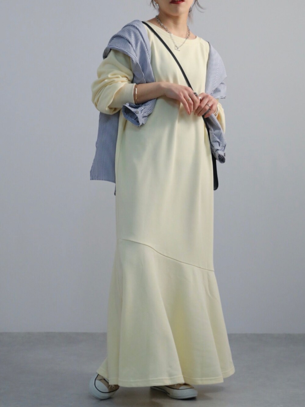 「休日スタイル、カジュアルコーデ、あったかコーデ、レイヤードスタイル、ootd、大人カジュアル、ロングワンピース、ブラウス、マーメイドワンピース、マーメイドスカート、apretro、apretro_zozo、ZOZOでしか買えない、ZOZO新春セール開催中です！」｜「ap retroのボリューム袖シャツブラウス　前後２WAY（シャツ/ブラウス、その他）」を使った、ap retroさん（レディース・156cm）の冬コーディネートの1枚目の写真
