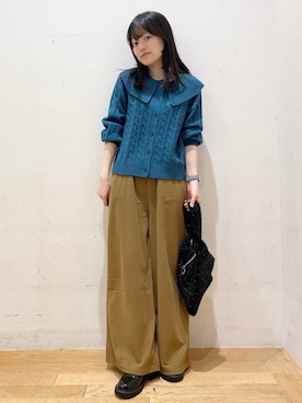 「アイテム（パンツ、イエロー系）」を使った、OPAQUE.CLIPスタッフさん（レディース・157cm）の秋コーディネート