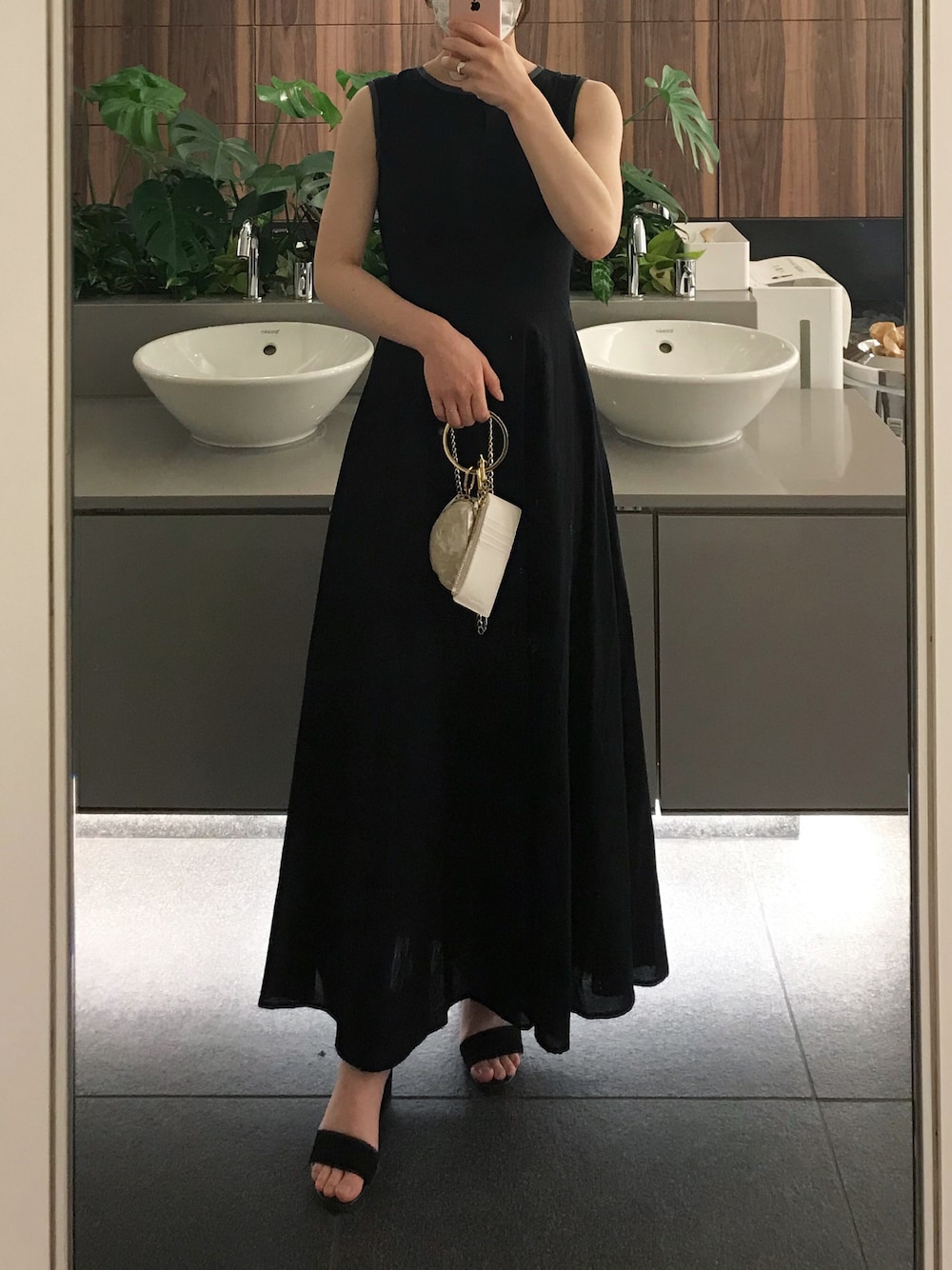 「dress、低身長、キレイめ、TINA:JOJUN、ブラックワンピース、ブラックコーデ、プチプラ」｜「TINA：JOJUNのウエストマークドレス TINA：JOJUN（ワンピース、ブラック系）」を使った、nebaさん（レディース・155cm）の夏コーディネートの1枚目の写真