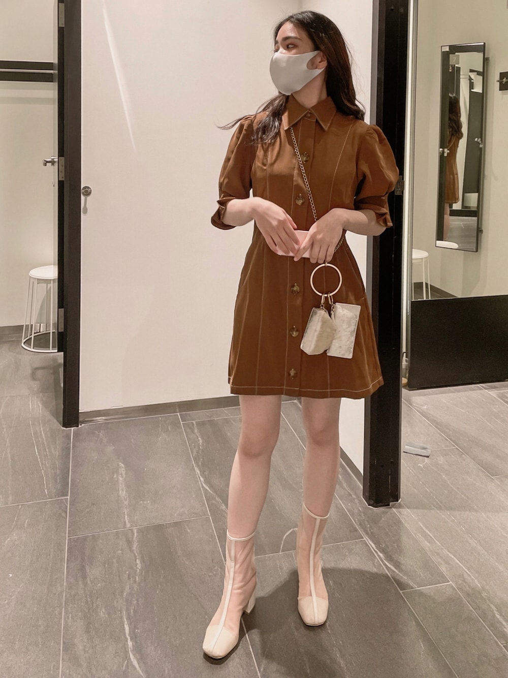 「夏コーデ、韓国ファッション、ワンピース、SLY、ブラウン、低身長、パイピング、ボリューム袖」｜「SLYのTUCK SLEEVE FRONT BUTTON OP/タックスリーブフロントボタンワンピース（ワンピース、ブラウン系）」を使った、nebaさん（レディース・155cm）の夏コーディネートの1枚目の写真
