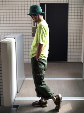 「ネオンイエロー」｜「アイテム（帽子）」を使った、toshiさん（メンズ・168cm）の秋コーディネート