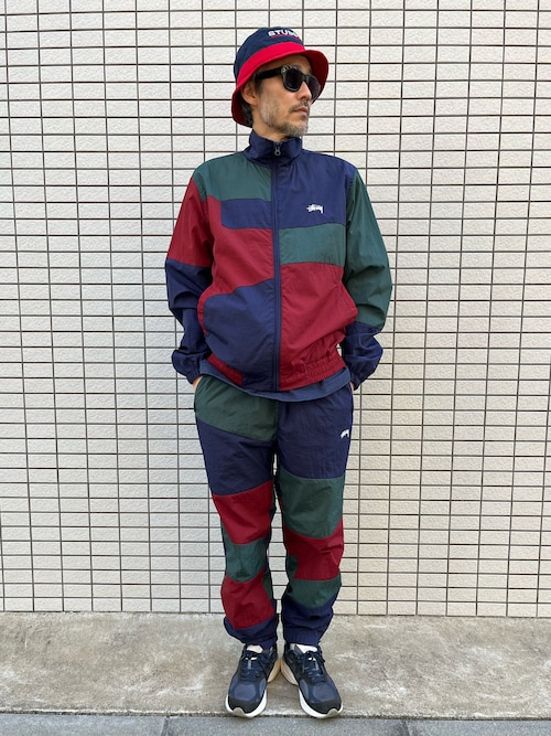 STUSSYのセットアップを使った人気ファッションコーディネート