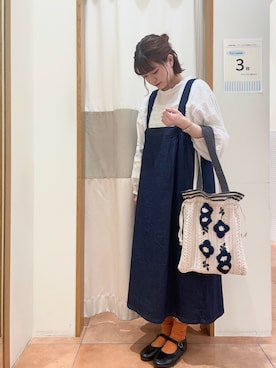 「刺繍」｜「アイテム（ジャンパースカート）」を使った、amiさん（レディース・159cm）の春コーディネート