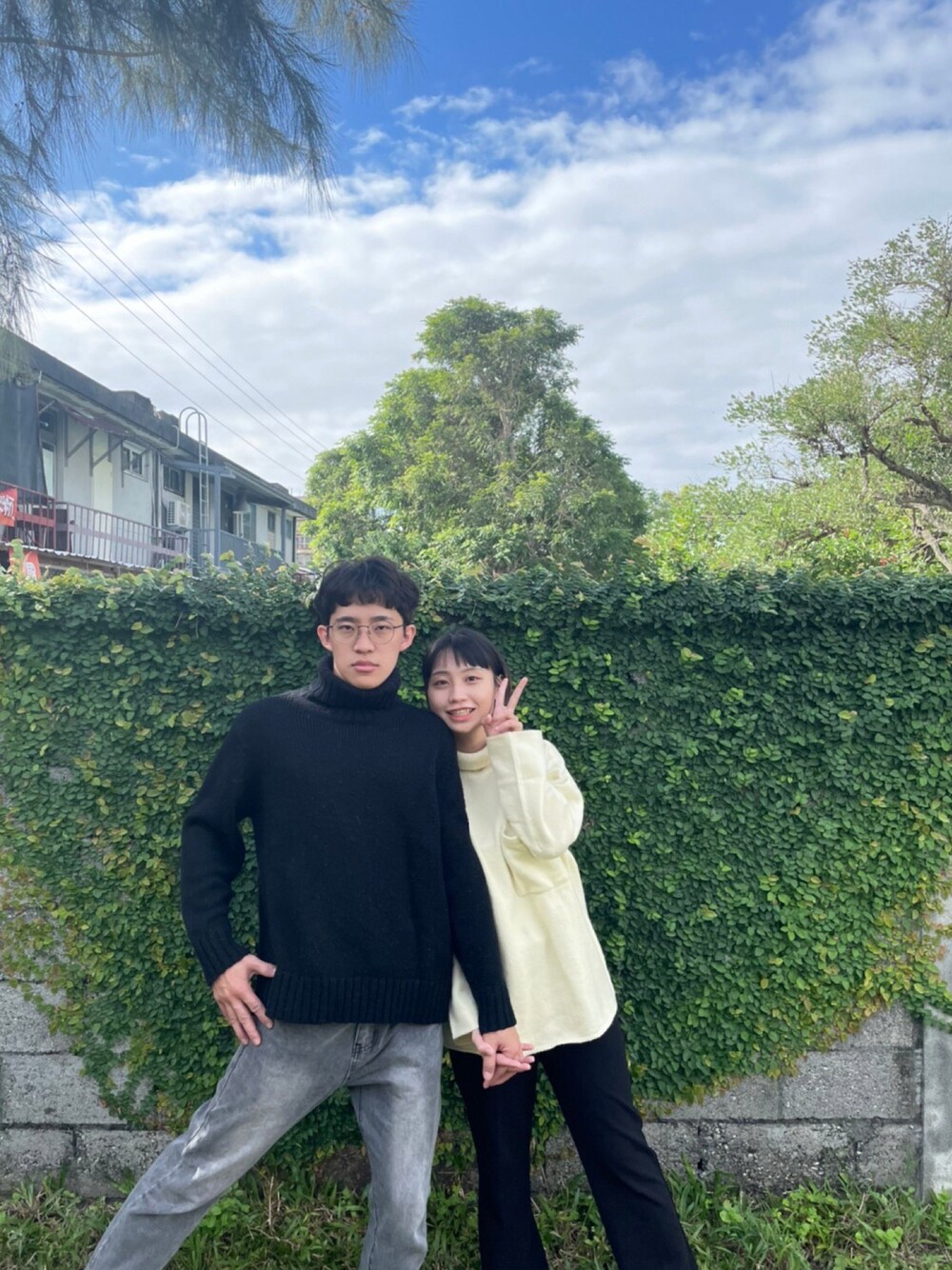 「ootd、情侶穿搭」｜「UNIQLOのアイテム（ニット/セーター、ブラック系）」を使った、eatさん（レディース・158cm）の夏コーディネートの1枚目の写真