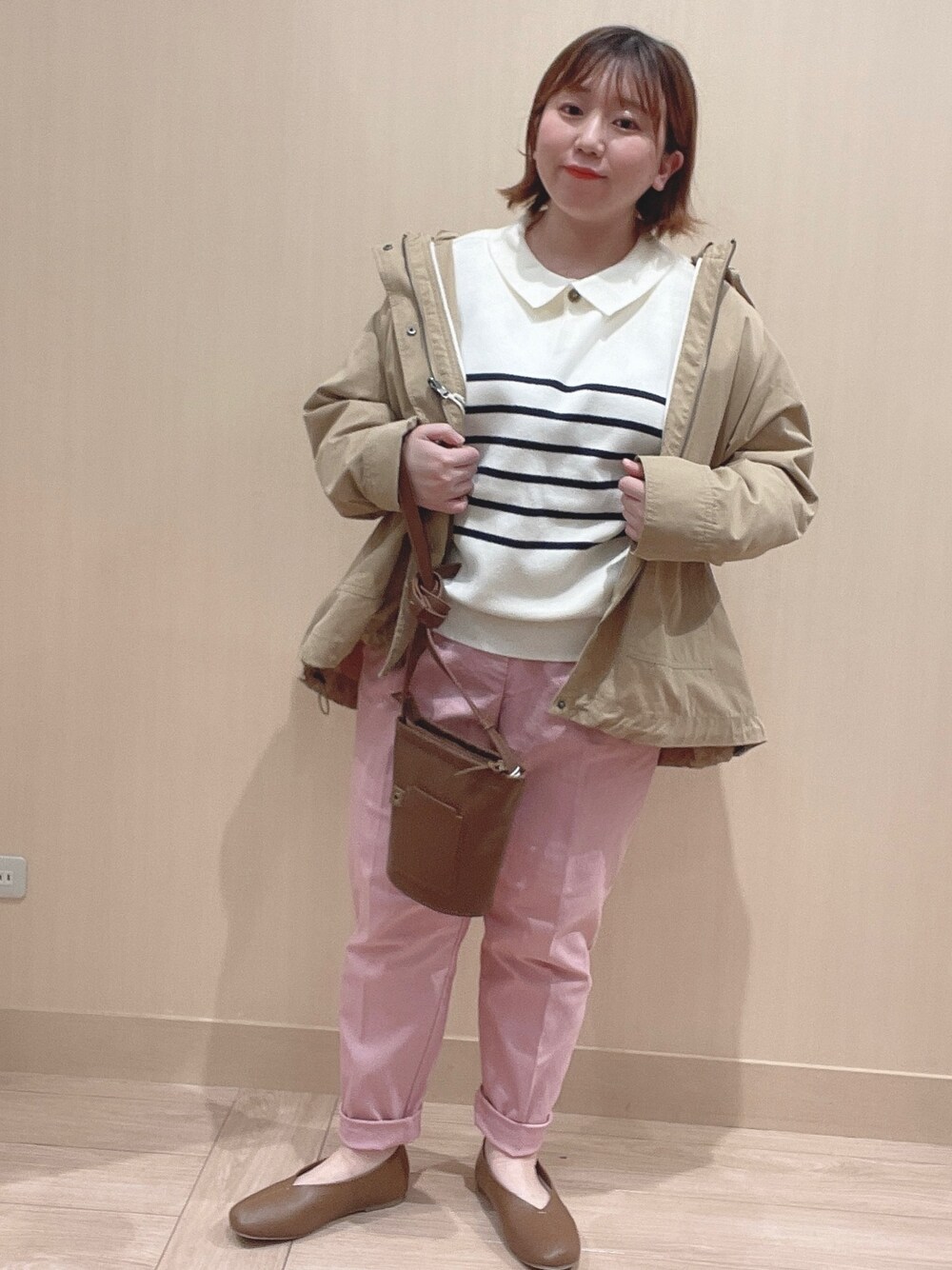 「私の推しブランド、kazumi、kazumiコラボ、ニット、studio clip、スタディオクリップ(studio CLIP)、春コーデ、ゆるコーデ、低身長コーデ、ショルダーバッグ、ボーダー、アウター、パンツスタイル、パンプス」｜「studio CLIPの柔らかコンフォートパンプス（パンプス、ブラウン系）」を使った、み と ず と きさん（レディース・152cm）の冬コーディネートの2枚目の写真