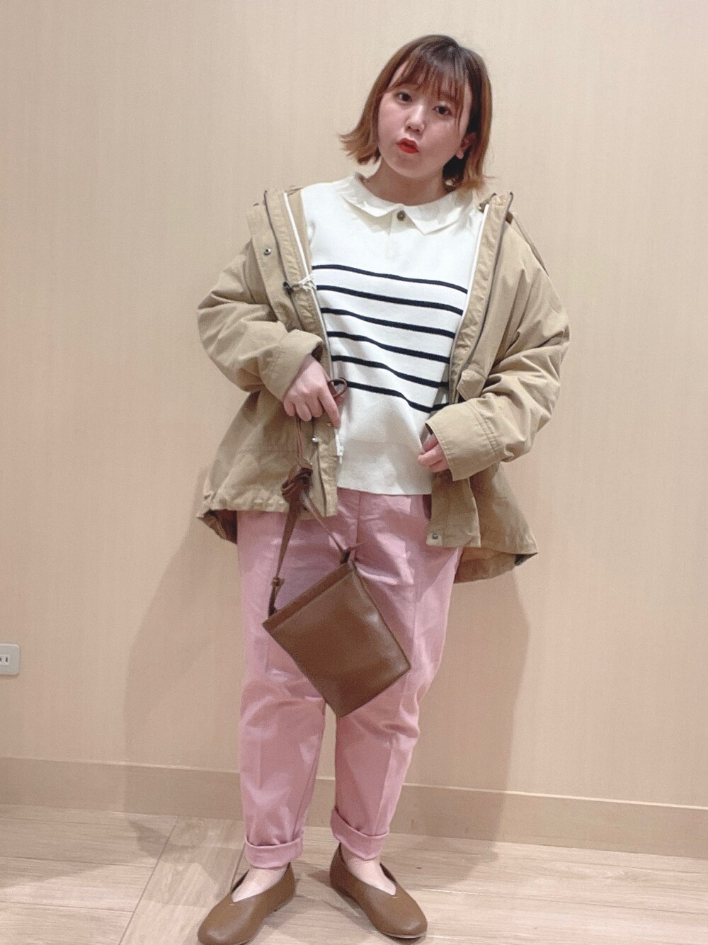 「私の推しブランド、kazumi、kazumiコラボ、ニット、studio clip、スタディオクリップ(studio CLIP)、春コーデ、ゆるコーデ、低身長コーデ、ショルダーバッグ、ボーダー、アウター、パンツスタイル、パンプス」｜「studio CLIPの柔らかコンフォートパンプス（パンプス、ブラウン系）」を使った、み と ず と きさん（レディース・152cm）の冬コーディネートの1枚目の写真