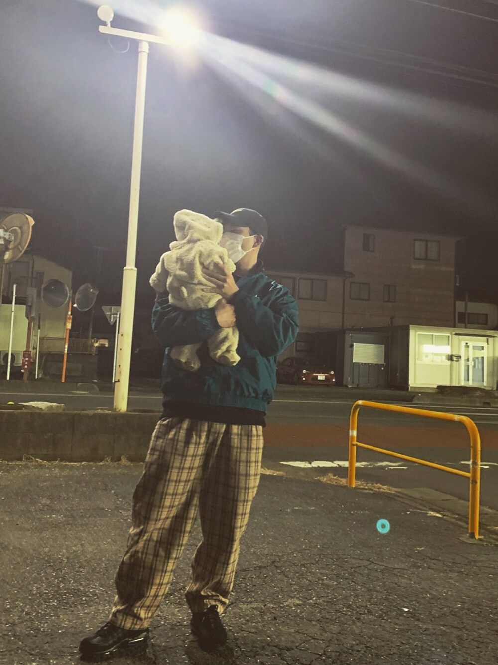 「新星WEARISTAにエントリー、シンプルコーデ、ビッグシルエット、休日スタイル、大人カジュアル、ワイドパンツ、秋冬コーデ、お出かけコーデ、着回しコーデ、冬のコーデ、おでかけコーデ、ファッションを楽しもう、スポーツミックス」｜「NIKEのアイテム（ナイロンジャケット、グリーン系）」を使った、TAKUさん（メンズ・175cm）の冬コーディネートの1枚目の写真