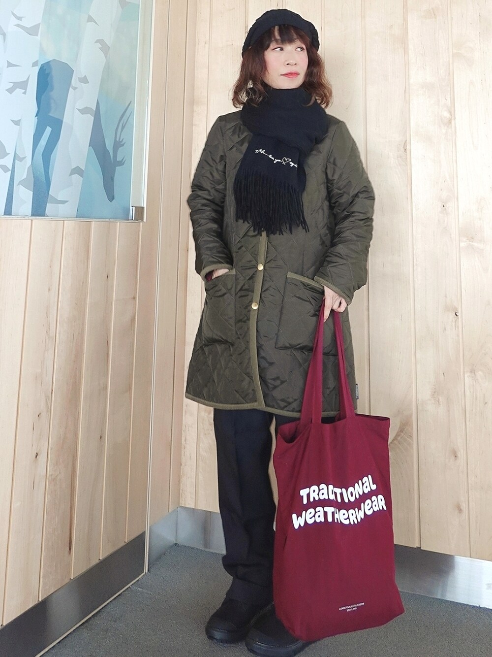 「キルティング、キルティングジャケット、キルティングコート、トートバッグ、Traditional Weatherwear、トラディショナルウェザーウエア、冬コーデ、マフラーぐるぐる、ベレー帽、agnes b.、アニエスベー、tobbyagnesb」｜「Traditional WeatherwearのARKLEY MIDDLE（その他アウター、グリーン系）」を使った、Megchuさん（骨格ナチュラル・レディース・155cm）の秋コーディネートの1枚目の写真