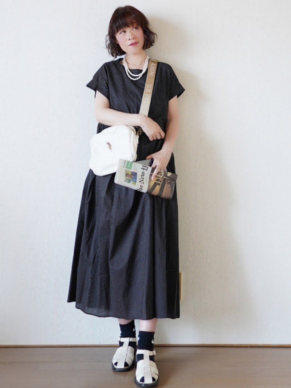 「agnes b.、tobbyagnesb、ロングワンピース、USポロ、uspolo、uspoloassn、グルカサンダル、モノトーン、モード、休日スタイル、低身長」｜「To b. by agnes b.のWEB限定 WU22 ROBE ドットロングドレス（ワンピース、ブラック系）」を使った、Megchuさん（骨格ナチュラル・レディース・155cm）の春コーディネートの1枚目の写真