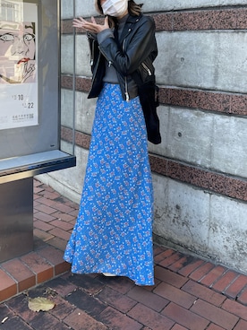 「マキシスカート」｜「アイテム（ライダースジャケット）」を使った、偲央さん（レディース・165cm）の冬コーディネート