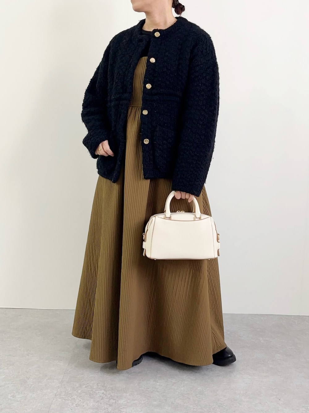 「SLOBE IENAの《追加》金ボタンツィーディジャケット（その他アウター、ブラック系）」を使った、tomonoさん（レディース・152cm）の冬コーディネートの1枚目の写真