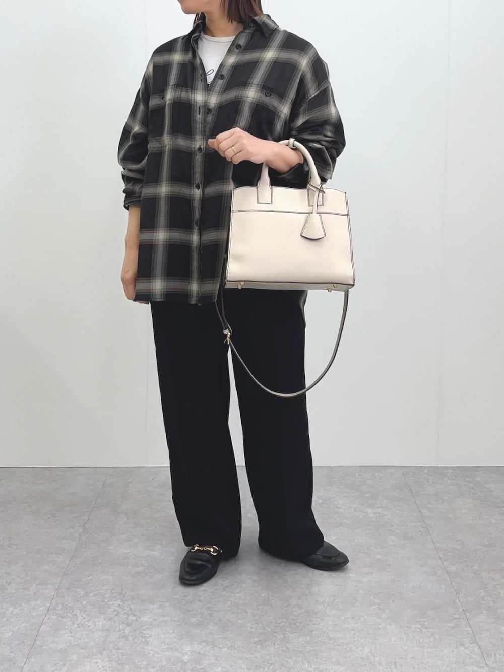 「大人カジュアル、ハンドバッグ、オケージョンバッグ、オケージョンシーン、低身長コーデ」｜「MIAN のMALLOW / 2wayハンドバッグ（ハンドバッグ、ホワイト系）」を使った、tomonoさん（レディース・152cm）の春コーディネートの1枚目の写真