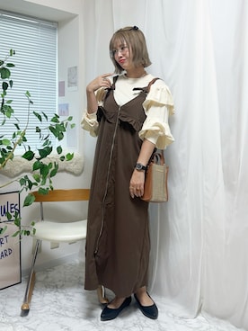 「アイテム（ジャンパースカート）」を使った、おしゃれ豆知識💡のSERINAさん（レディース・164cm）の秋コーディネート