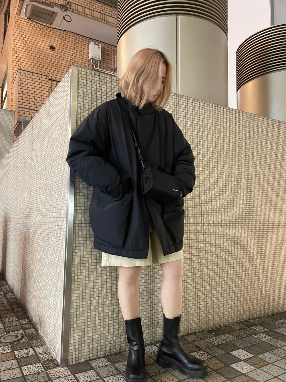「アウター、シンプル、モード、シンプルスタイル、カジュアルコーデ、着回しコーデ、今日のコーデ、韓国ファッション、大人ファッション、オトナ女子」｜「L.H.Pのアイテム（ジャケット/アウター、ブラック系）」を使った、IZUHARA MAYUさん（レディース・155cm）の秋コーディネートの1枚目の写真