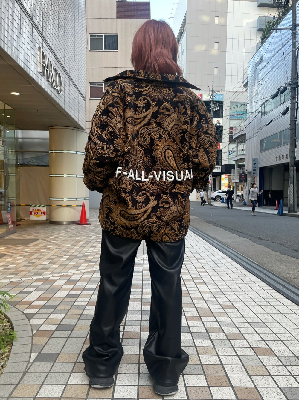 「アウター、ビッグシルエット、秋のコーデ、大人カジュアル、メンズライク、休日コーデ、ootd、シンプルコーデ、ゆるコーデ、着回し抜群」｜「DANKE SCHONのDankeSchon/ダンケシェーン/ECOLETHER SLACKS/エコレザースラックス（スラックス、ブラック系）」を使った、IZUHARA MAYUさん（レディース・155cm）の秋コーディネートの1枚目の写真